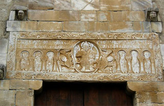 Linteau de l'église St Génis des Fontaines